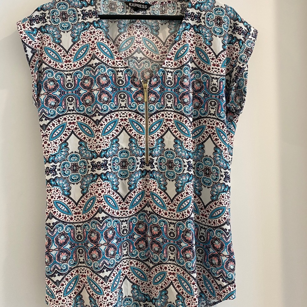 😁 pattern top with gold half zip